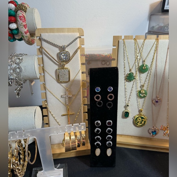 LIVE SHOW LISTING FOLLOW AND BOOKMARK ALL OUY SHOWS - Picture 2 of 2